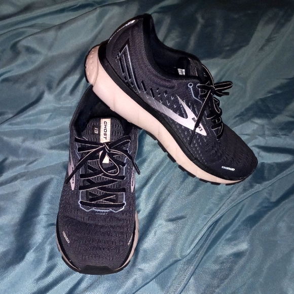 Brooks Shoes Ladies Brooks Ghost 3 Sneakers Sz 85 Must See Poshmark